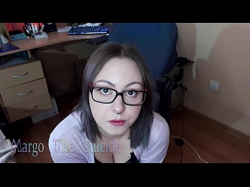❤️ Seksikäs tyttö lasit päässä imee dildoa syvälle kameraan ❤️❌ Kova porno at fi.porno-negrov.ru ❤